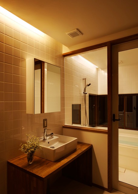 須恵の家 modern-badezimmer