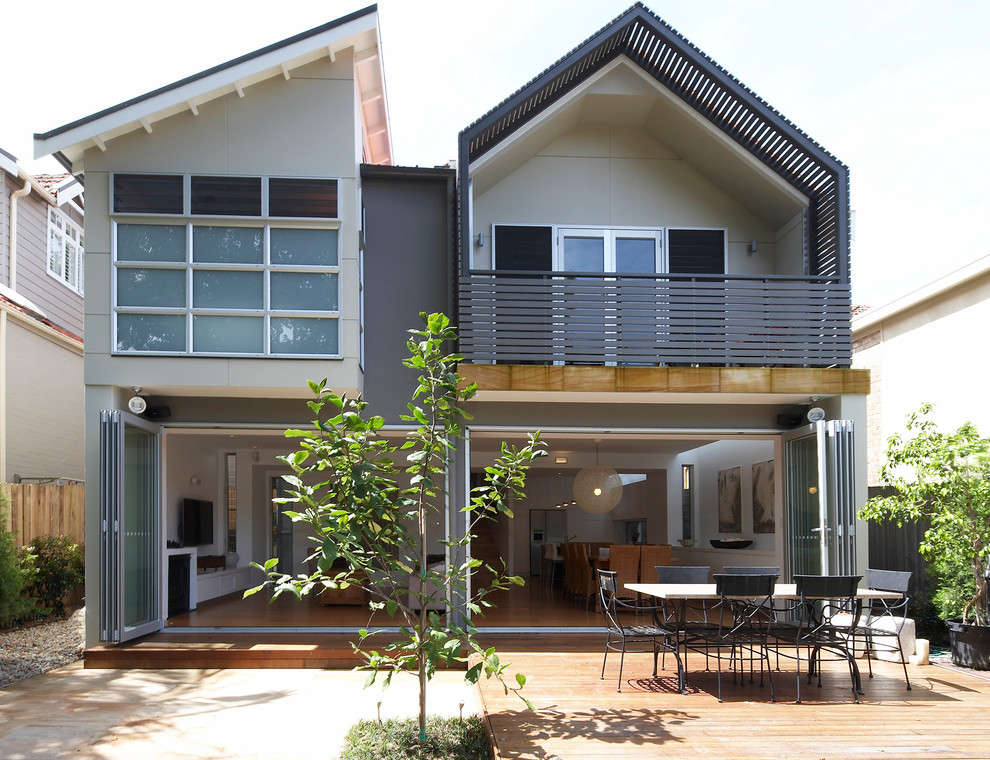 Inspiration for a mid-sized contemporary two-storey exterior in Sydney.