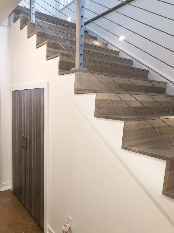Staircase - small contemporary staircase idea in Grand Rapids