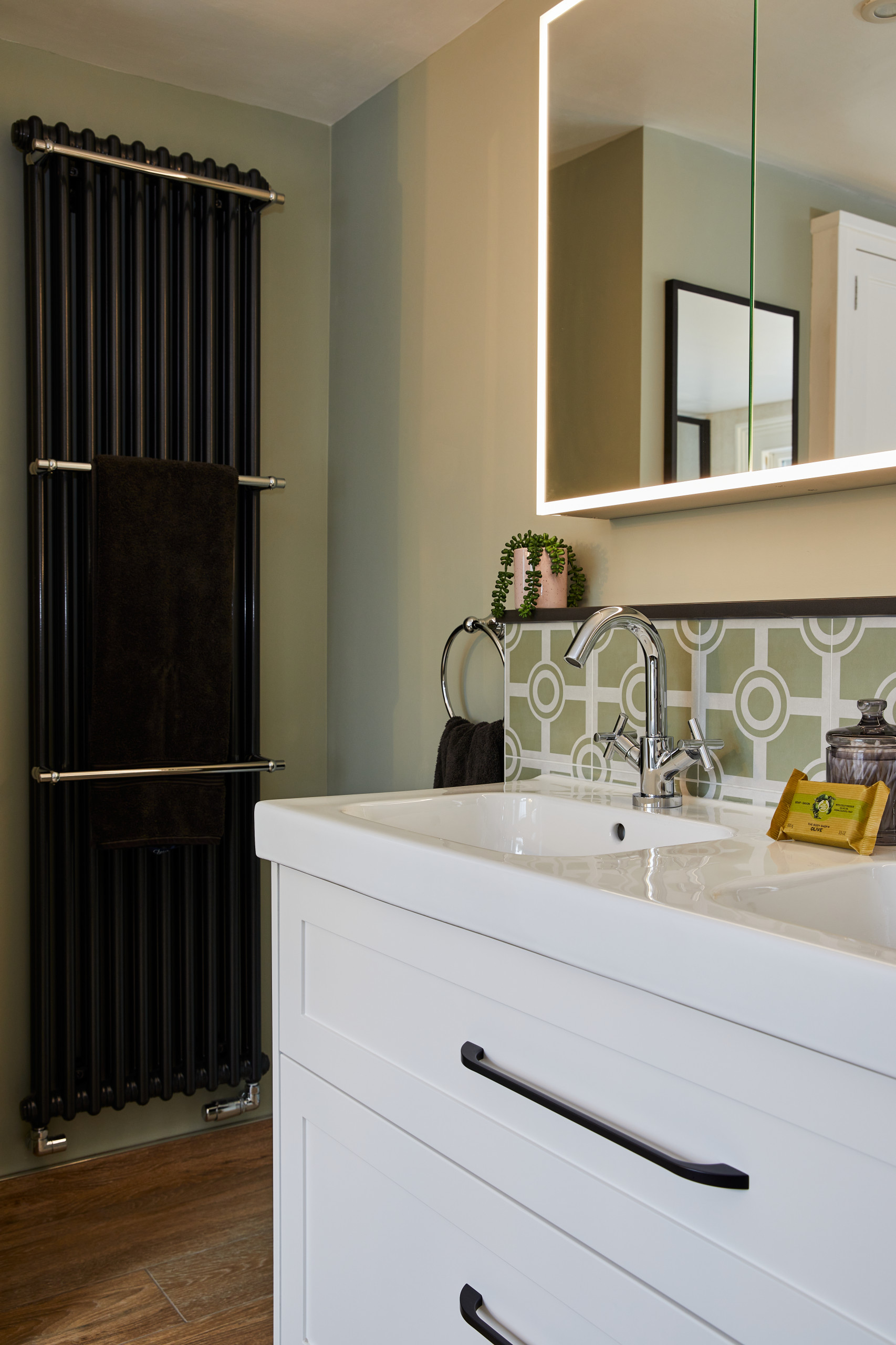 Before & After a Classic Green Bathroom Redesign | Houzz AU