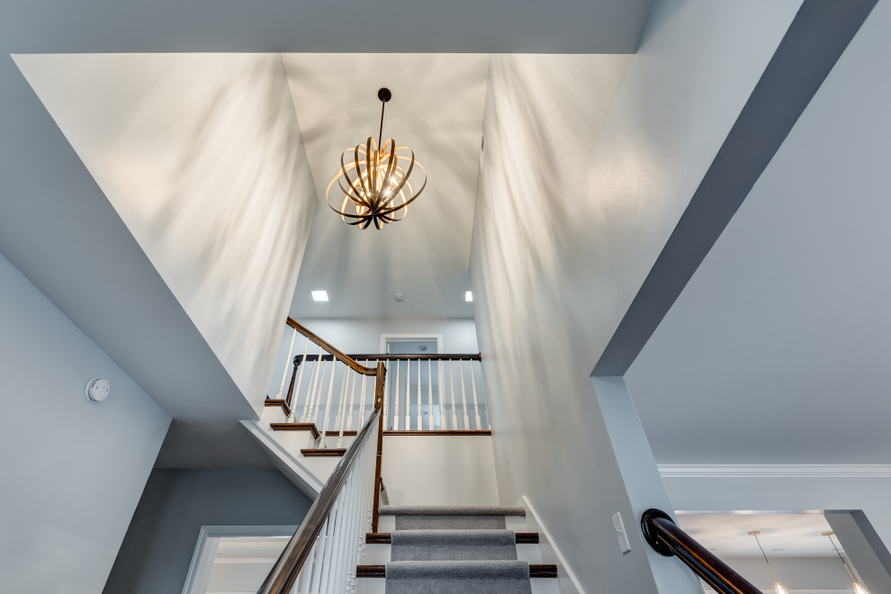 Example of a transitional home design design in Chicago