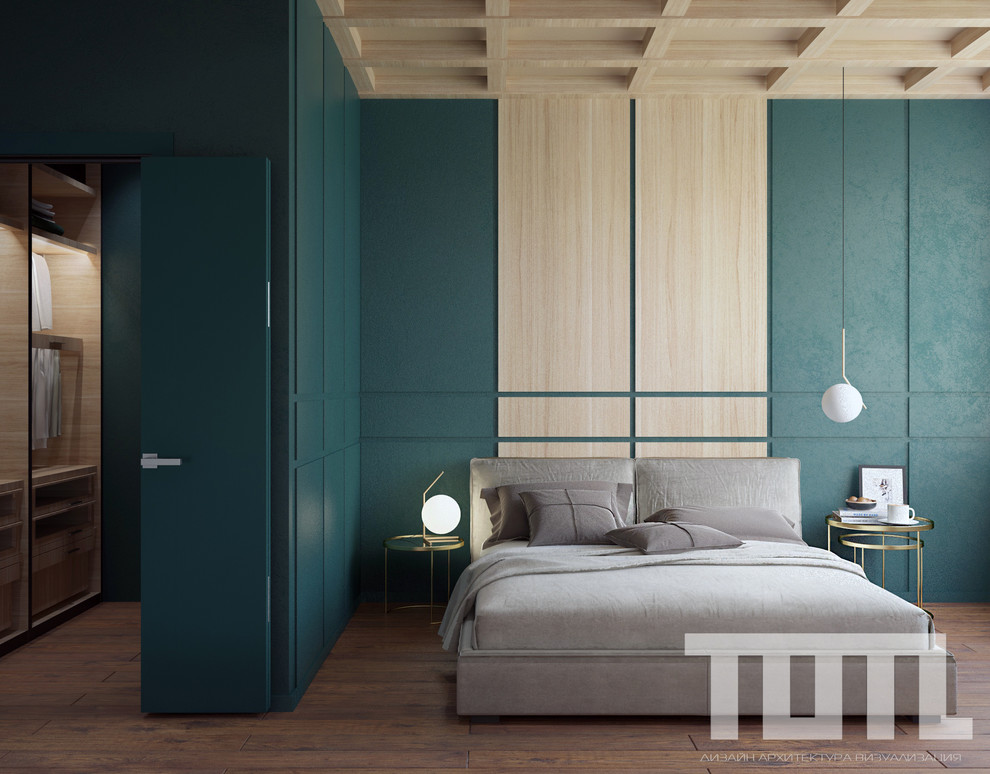 На фото: большая хозяйская спальня в современном стиле с зелеными стенами и паркетным полом среднего тона без камина с