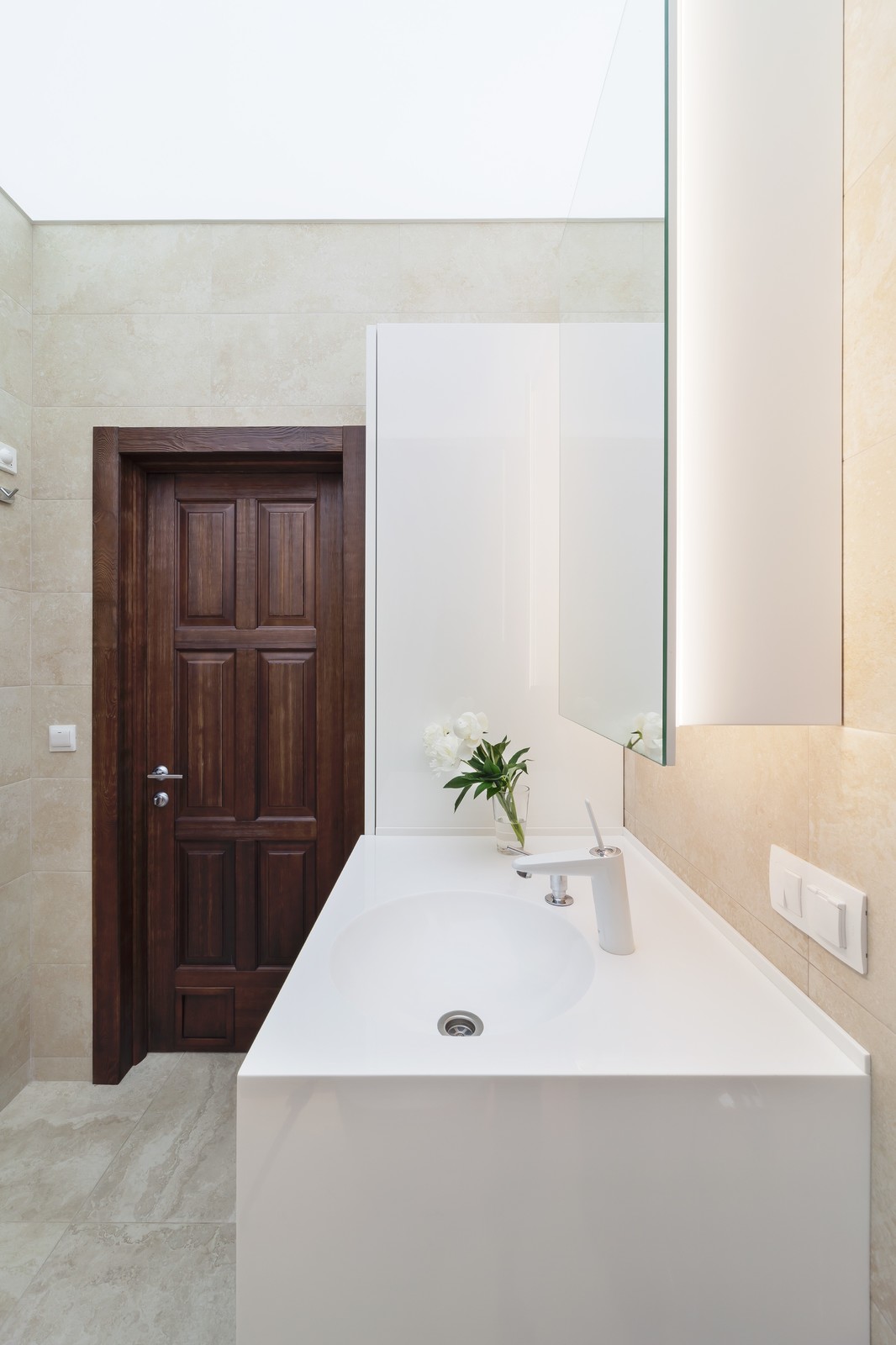 Классические двери и стиль минимализм