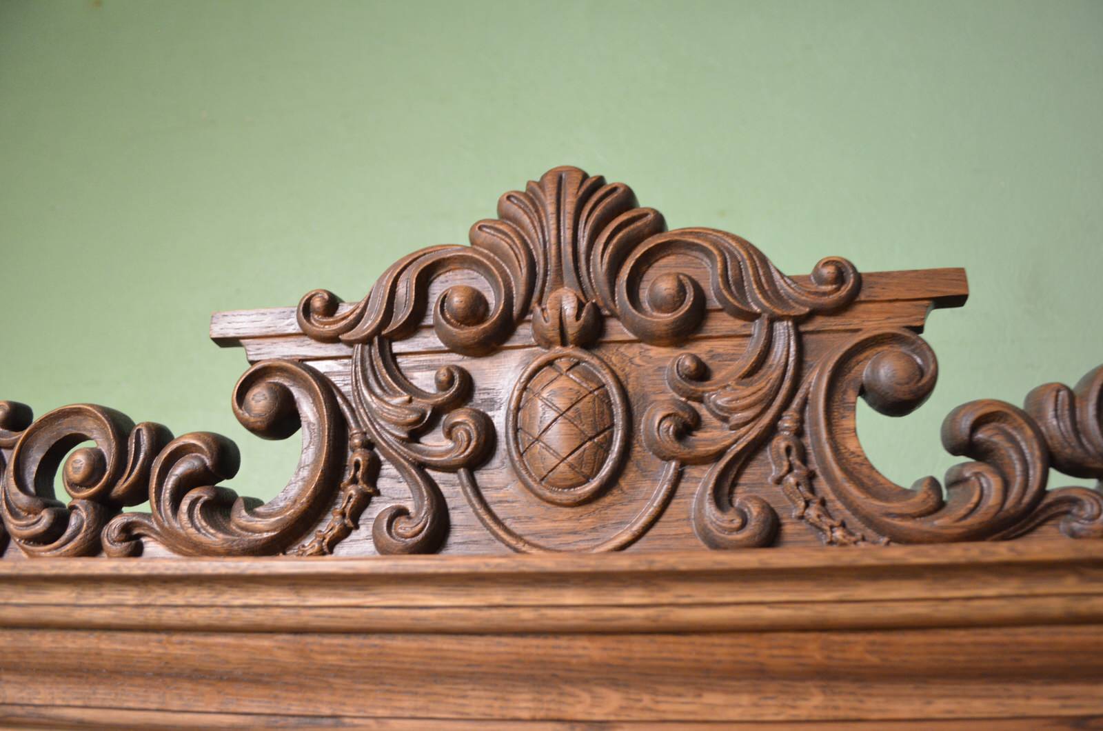 Книжный шкаф