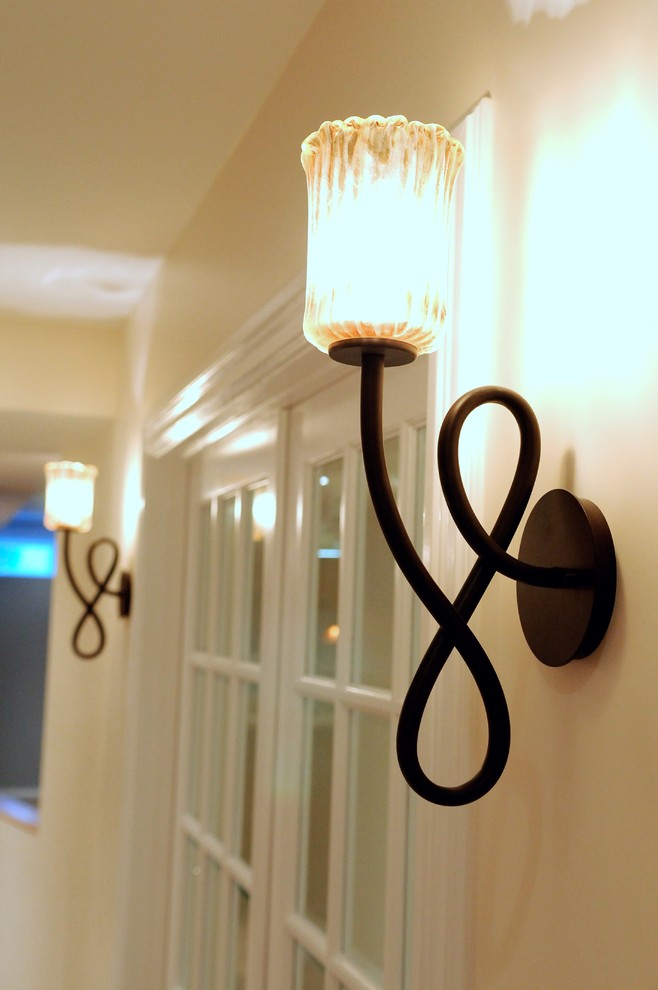Inspiration for a transitional home design remodel in Chicago
