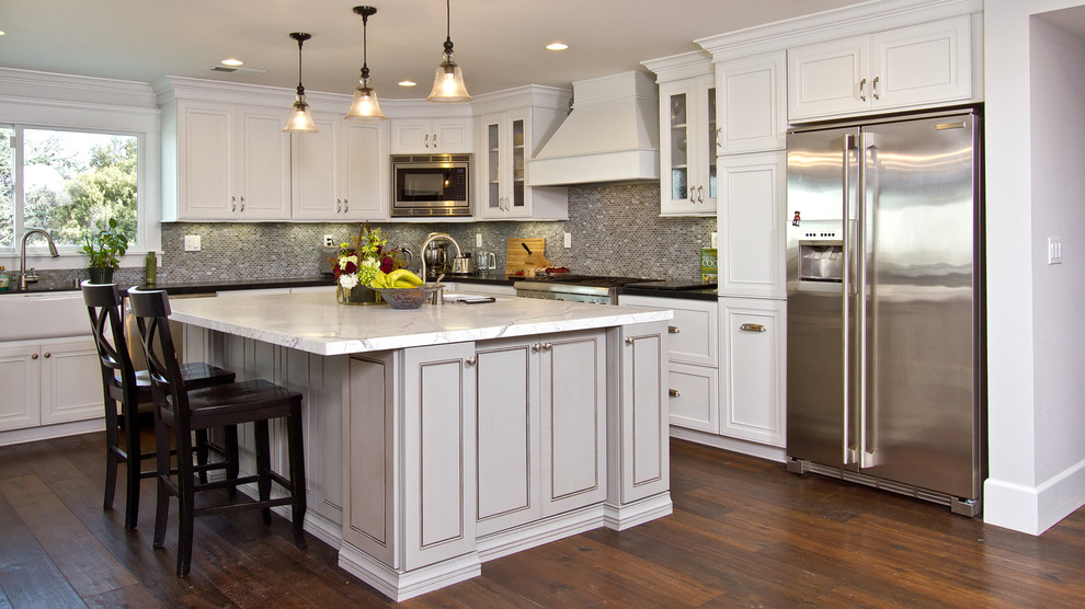 Photo of a mid-sized beach style kitchen in San Diego with medium hardwood floors.