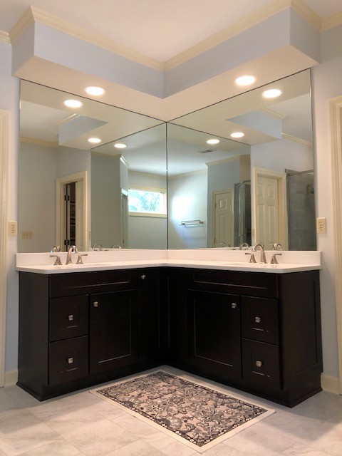 Example of a mid-sized transitional gray tile porcelain tile corner bathtub design with shaker cabinets, dark wood cabinets, a two-piece toilet, an undermount sink, quartzite countertops and a hinged shower door