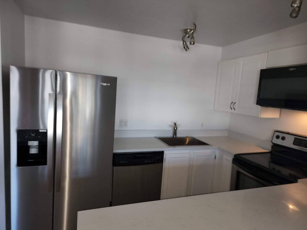 Kitchen - kitchen idea in Seattle