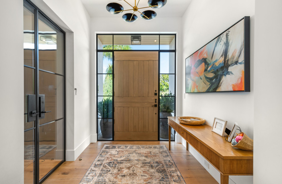 Transitional entryway photo in Orange County