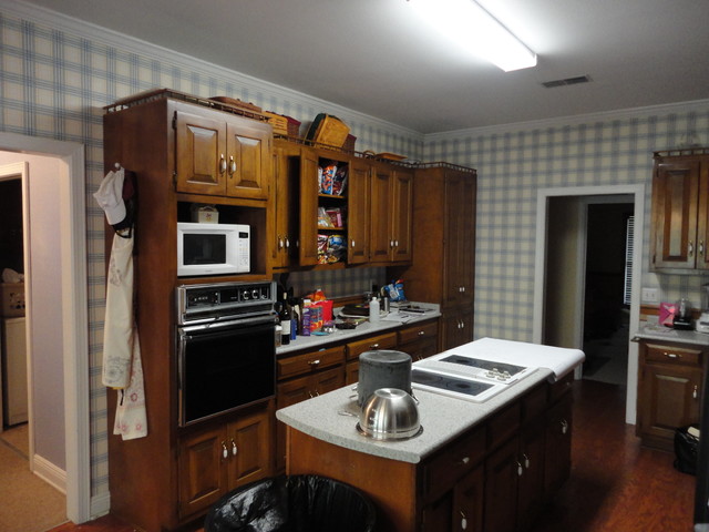 Avenida Real Kitchen transitional