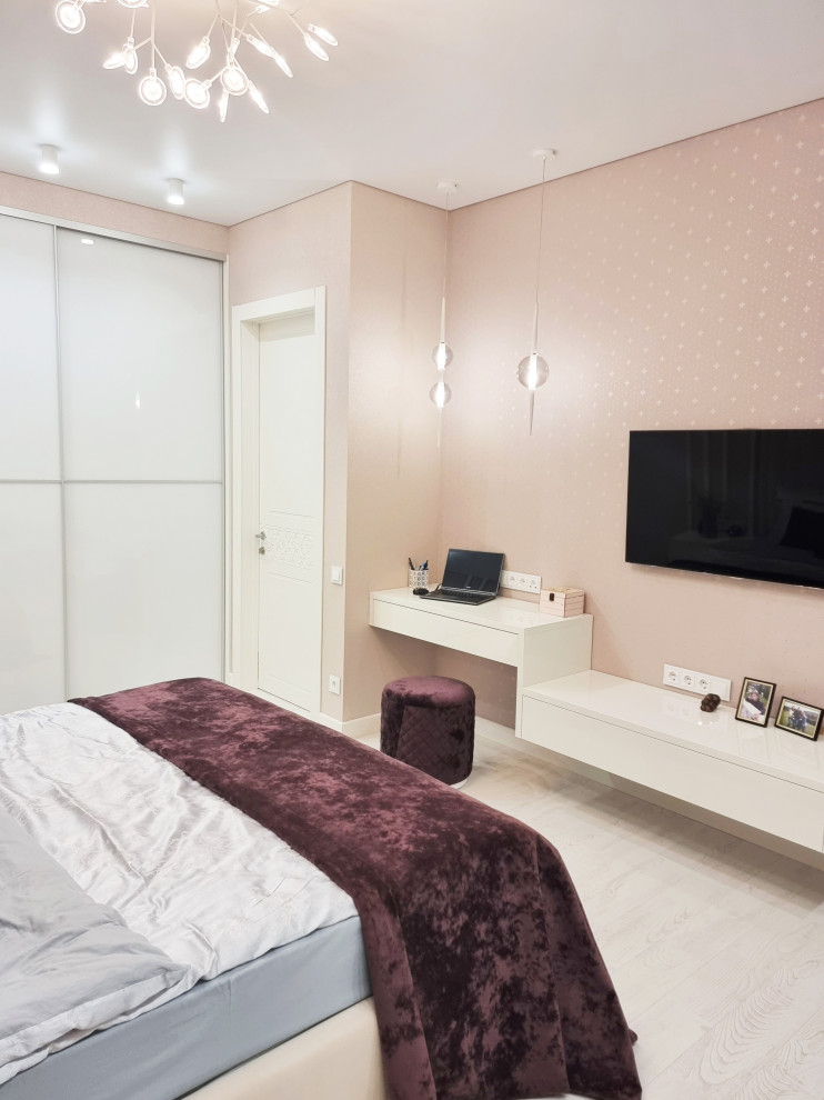 Реализованный проект спальни с мягкой панелью