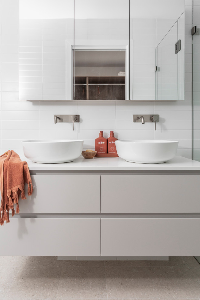 This is an example of a beach style bathroom in Sydney.