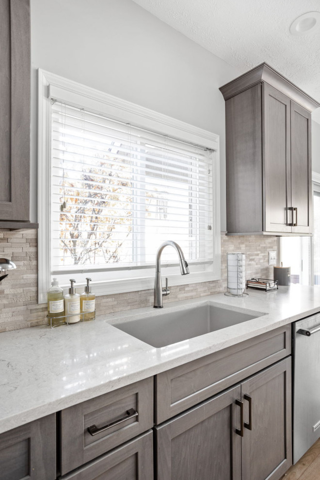 Inspiration for a transitional kitchen remodel in Indianapolis