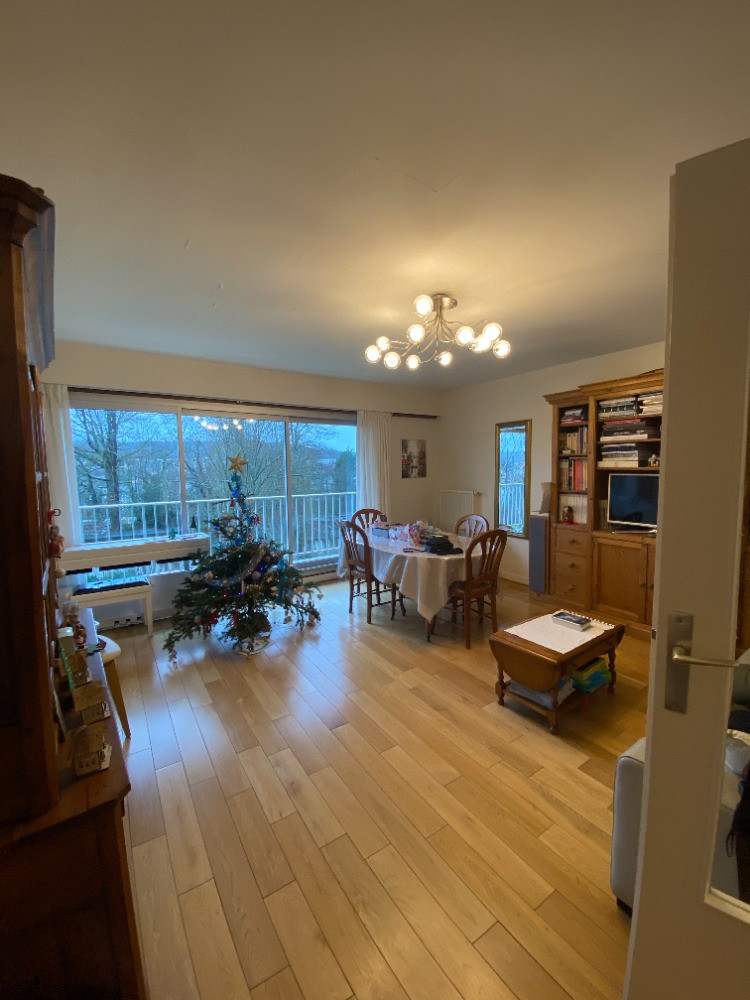 Appartement familial avec bibliothèque traversante