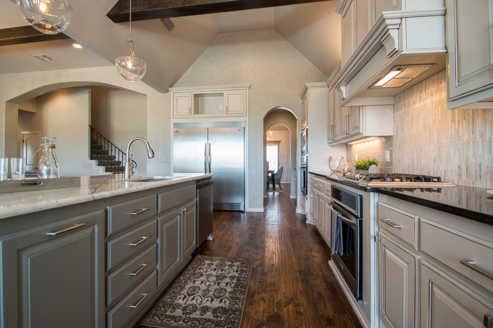 Kitchen - transitional kitchen idea