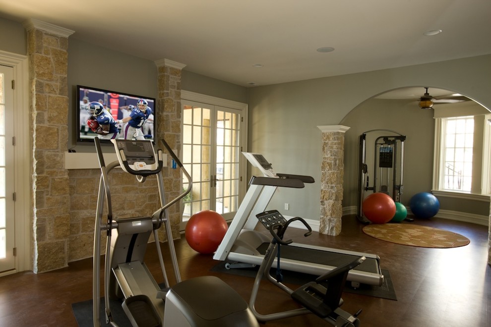 Design ideas for a traditional home gym in Indianapolis.