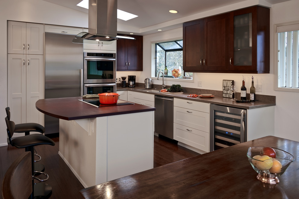 Transitional kitchen photo in Seattle