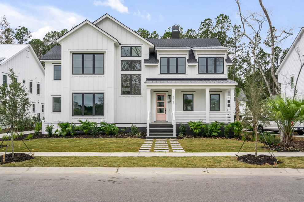 Example of a transitional exterior home design in Charleston