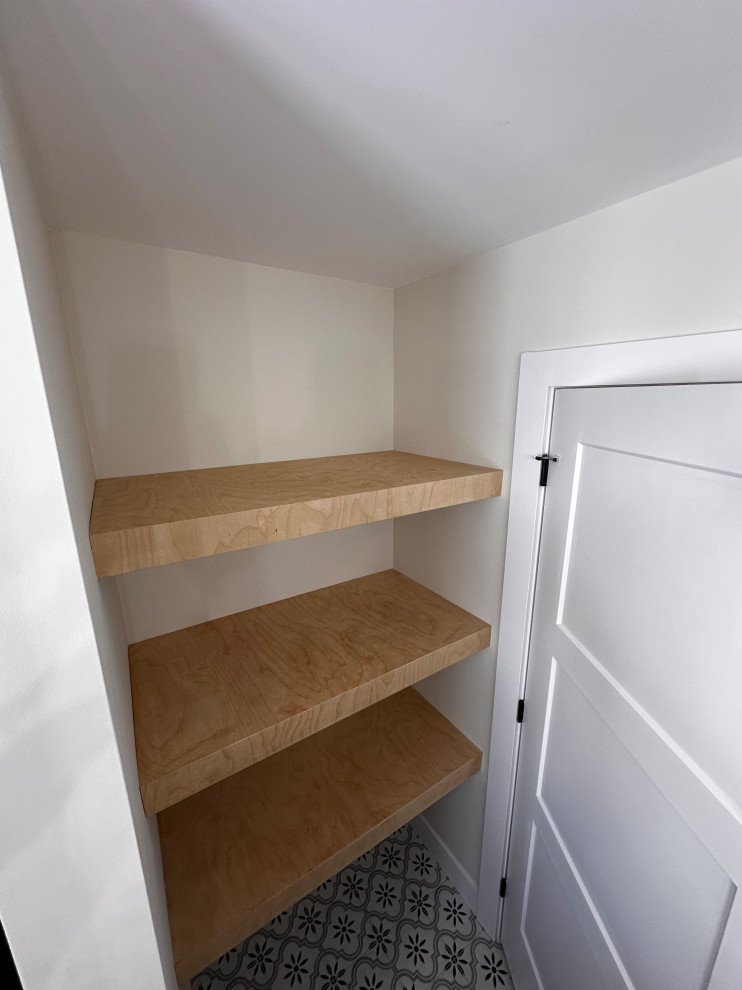 Trillium Cres - Modern Bathroom Remodel