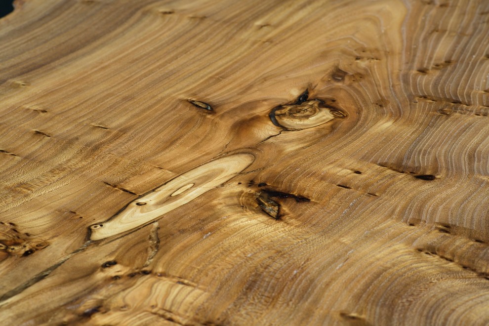 Столешница из карагача с живым краем