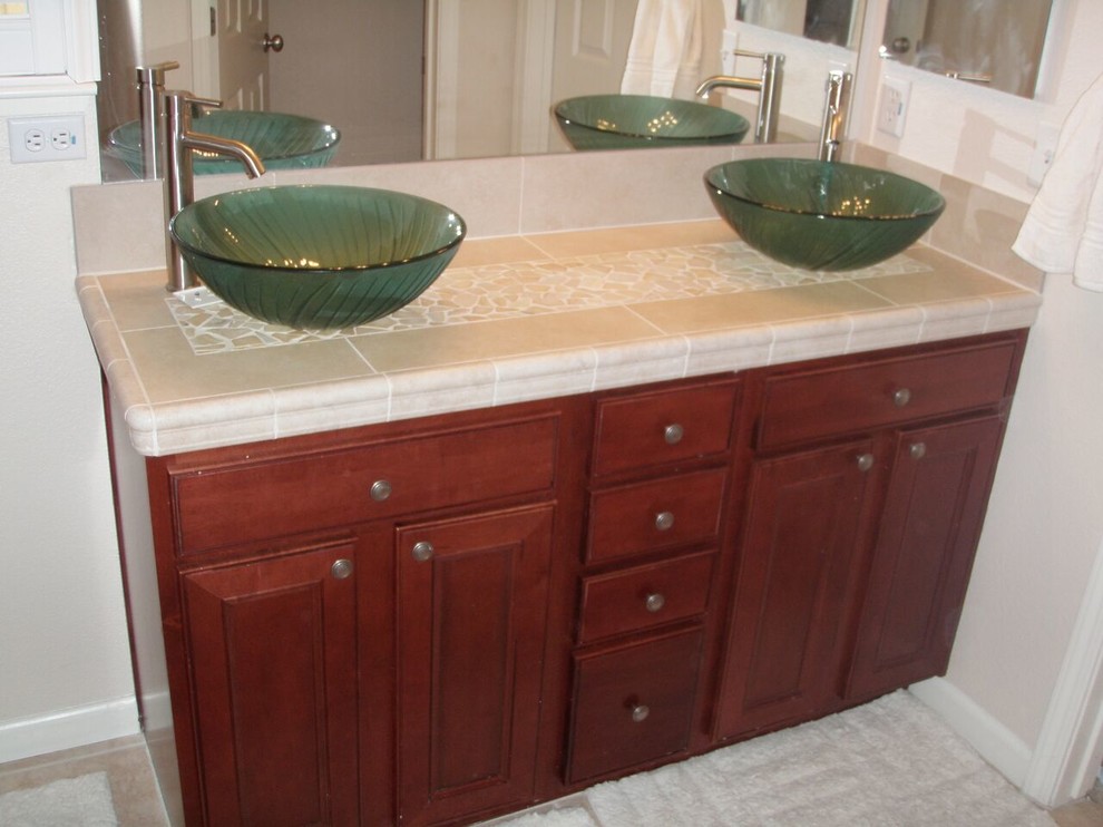 Bathroom - traditional bathroom idea