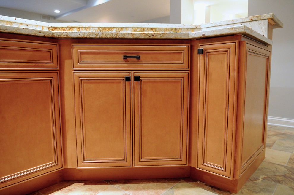 Example of a transitional kitchen design in Chicago