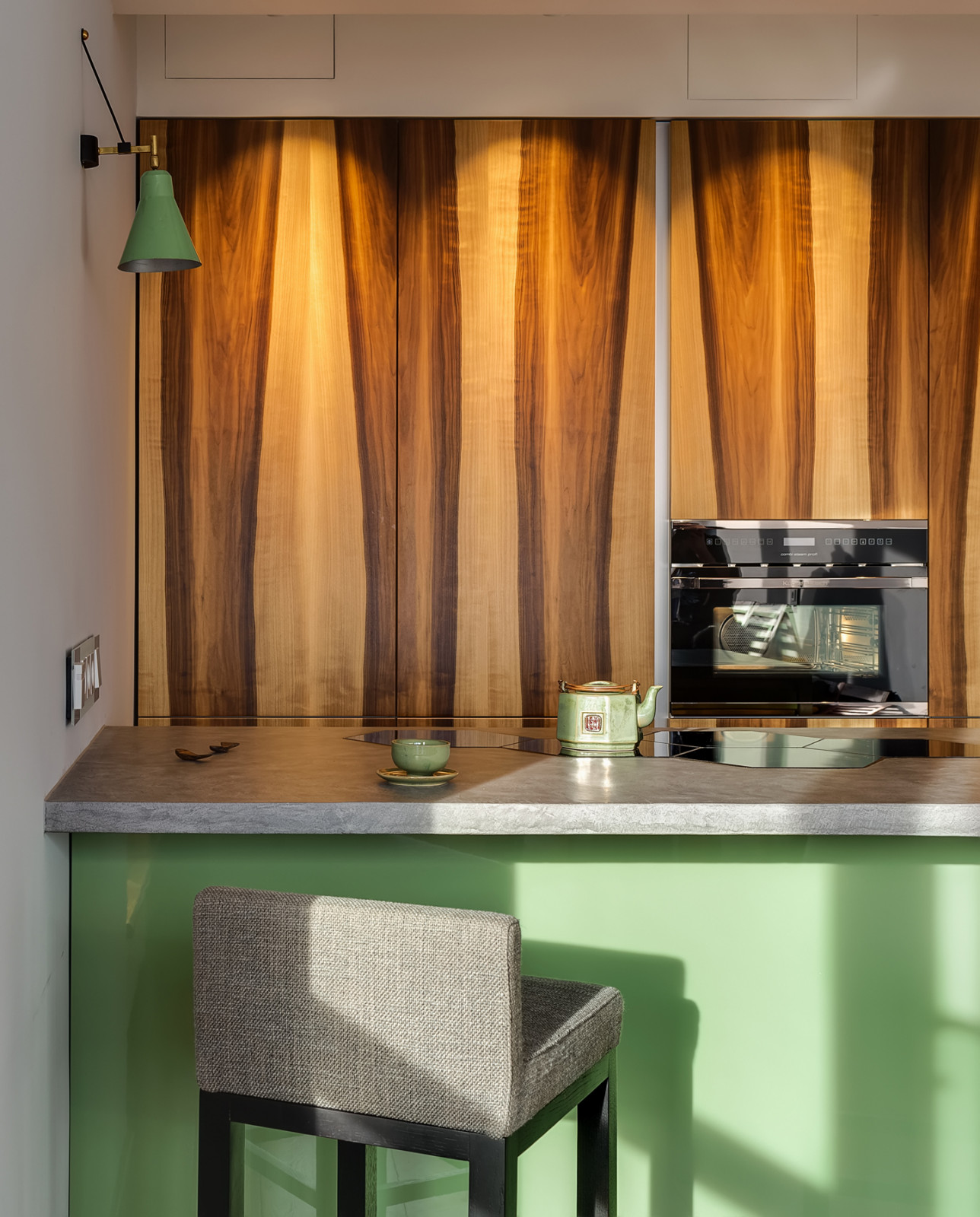 Современная кухня - декоративный бетон и мореный грисард