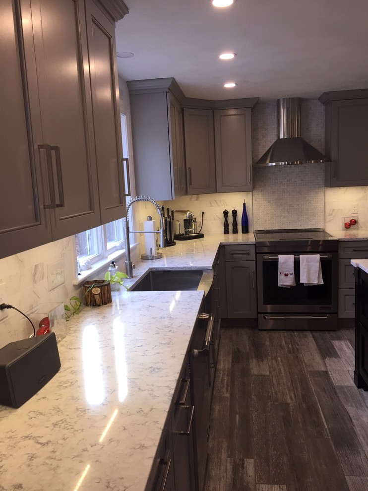 Kitchen - kitchen idea in Boston