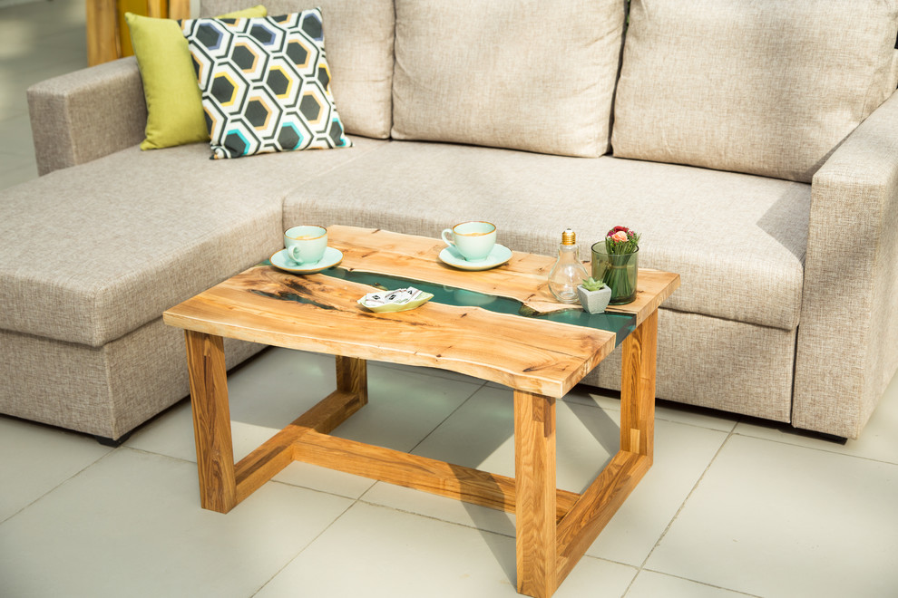 Журнальный столик с рекой