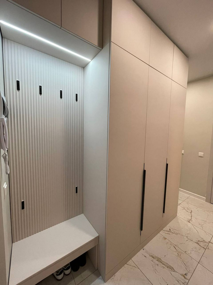 Современная система хранения в коридор