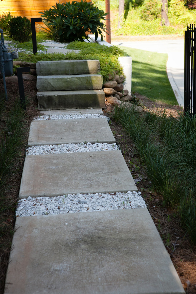 Design ideas for a mid-sized mid-century modern drought-tolerant and partial sun front yard gravel garden path in Atlanta for summer.