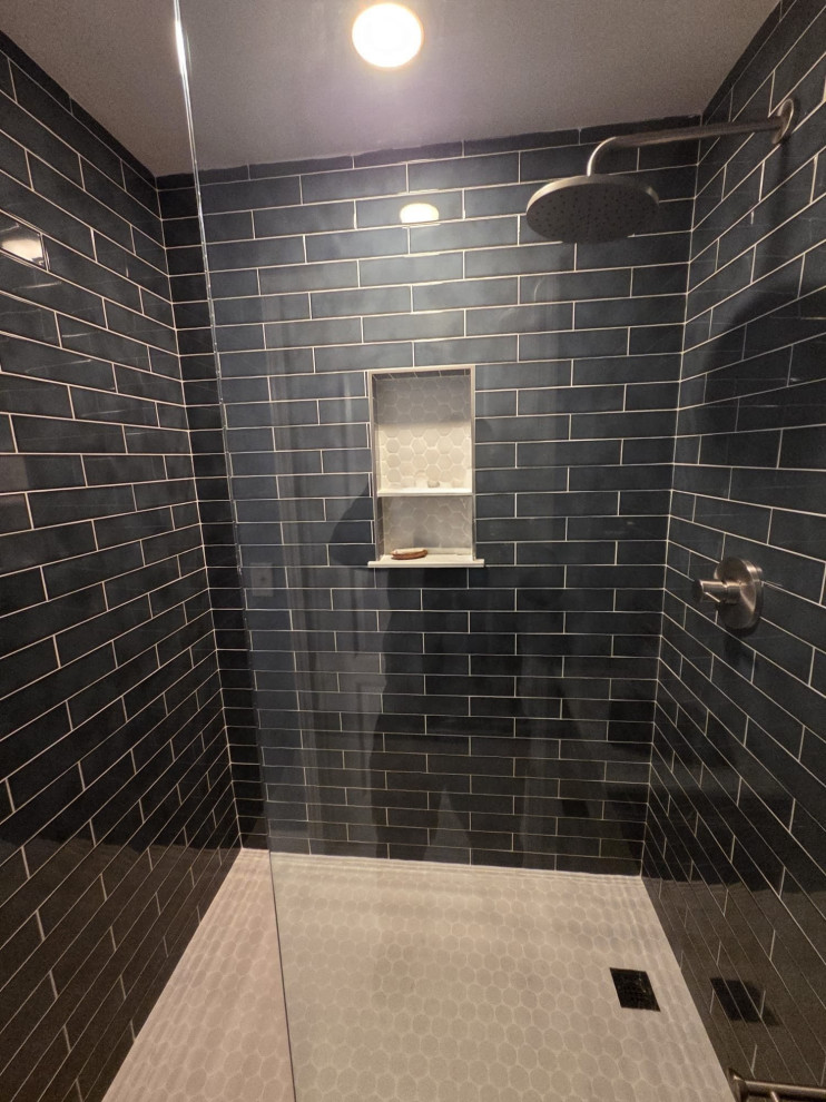 Custom Shower Niche with Matte Black Fixtures – Contemporary Bathroom Design