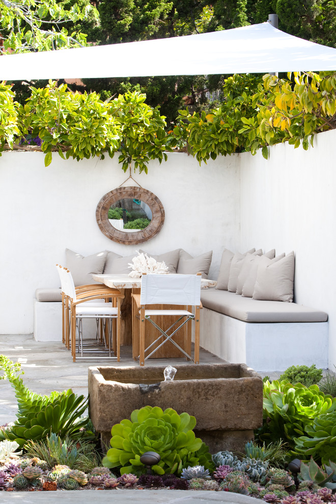 Minimalist home design photo in Los Angeles