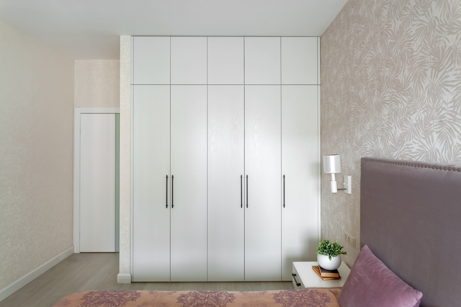 Воздушная квартира с яркими акцентами