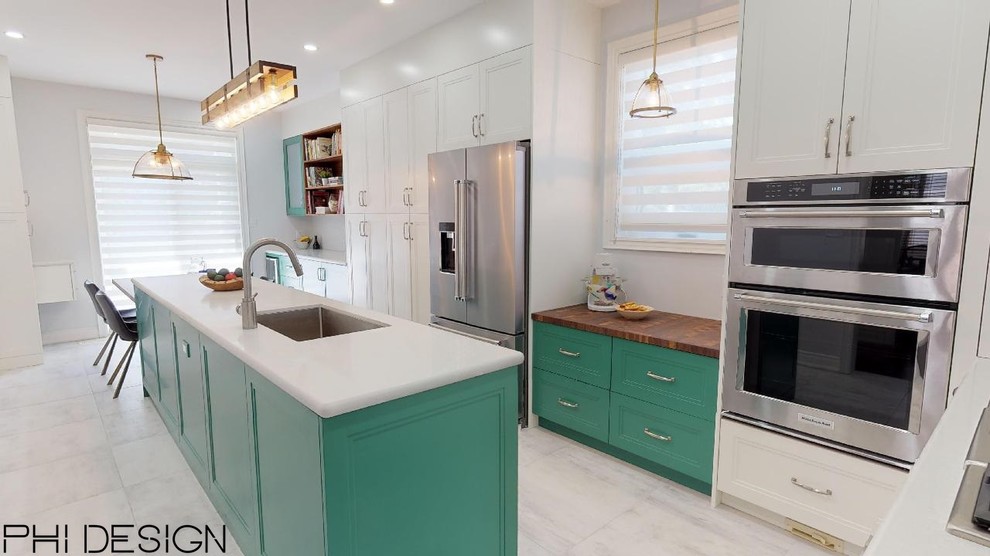 Example of a mid-sized transitional l-shaped porcelain tile and gray floor eat-in kitchen design in Toronto with a single-bowl sink, shaker cabinets, white cabinets, quartz countertops, white backsplash, stone slab backsplash, stainless steel appliances, an island and white countertops