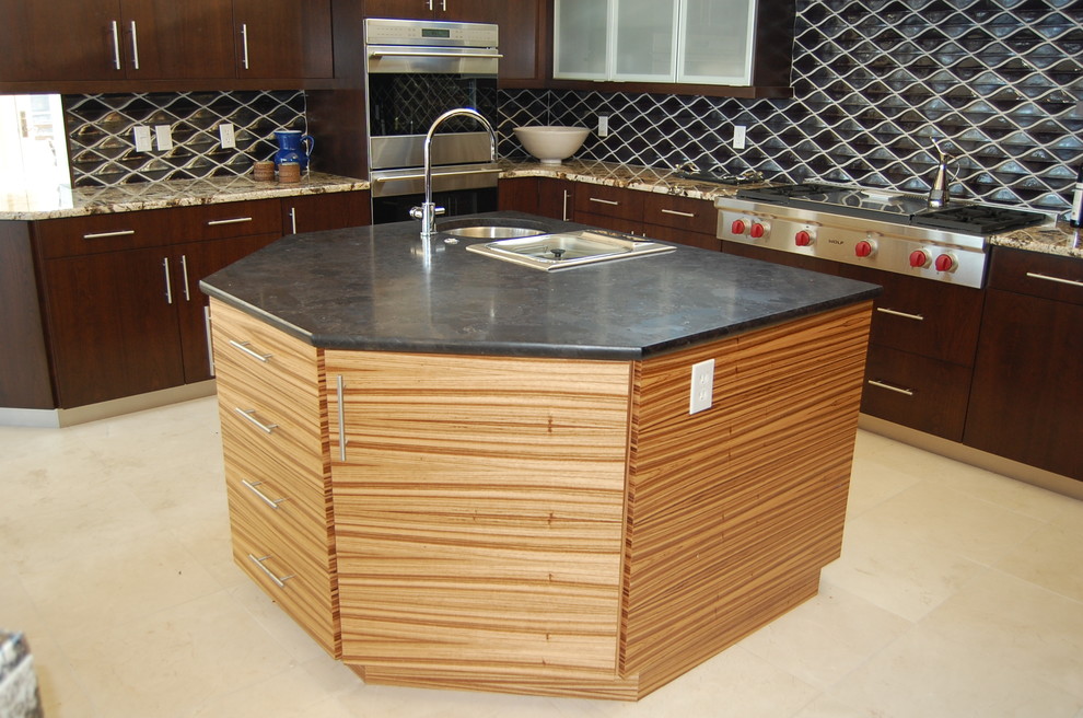 Kitchen - modern kitchen idea in St Louis
