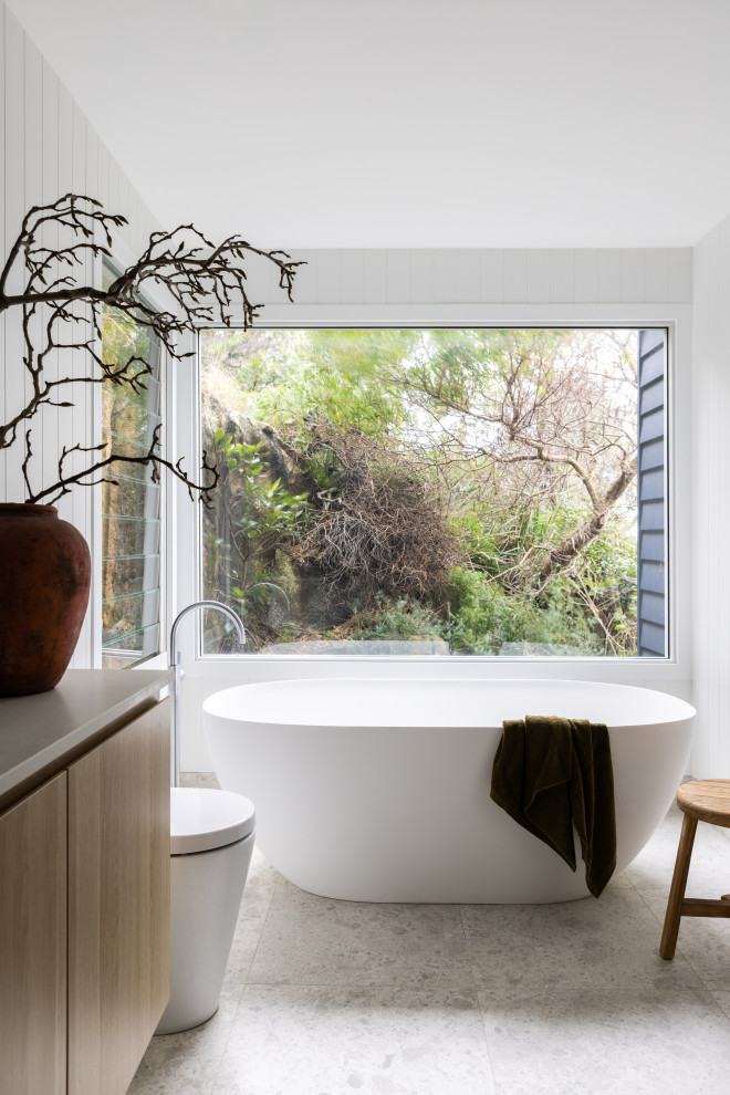 Contemporary bathroom in Sydney.