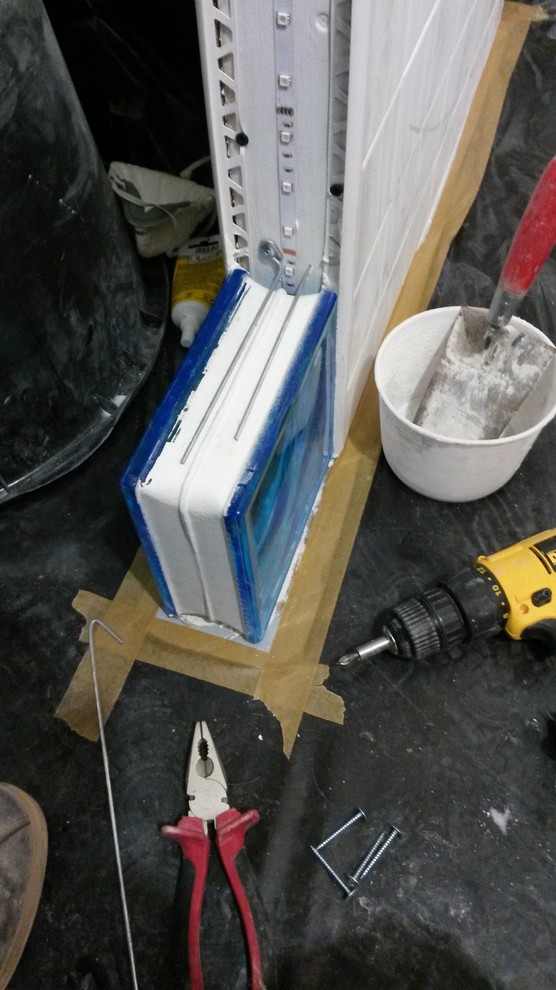 Монтаж стеклоблоков с подсведкой RGB