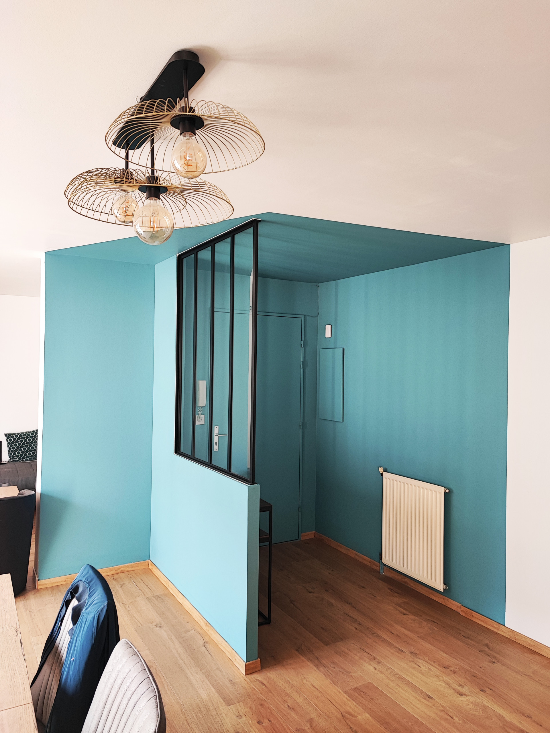 Entrée d'appartement avec peinture atypique