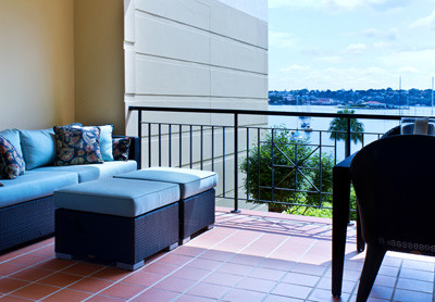This is an example of a modern deck in Sydney.