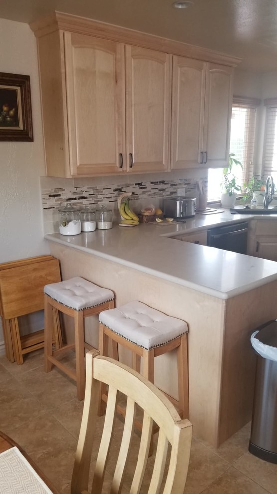 Thousand Oaks,- Kitchen