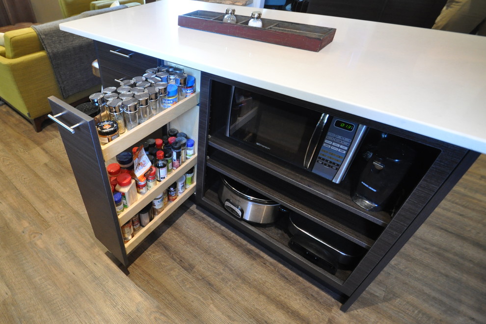 Example of a transitional kitchen design in Chicago