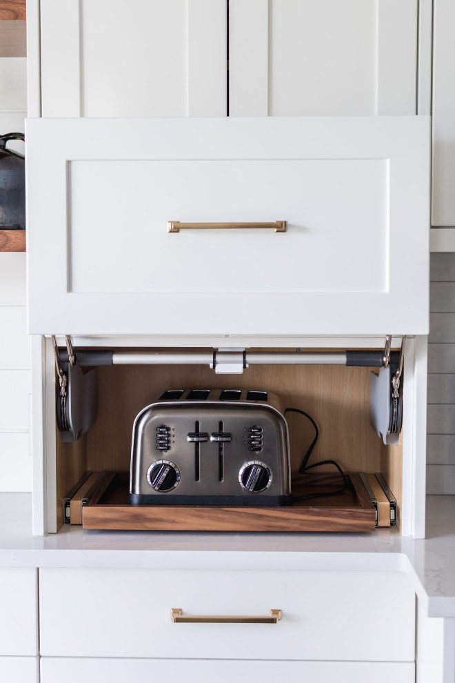 Inspiration for a transitional kitchen remodel in Toronto