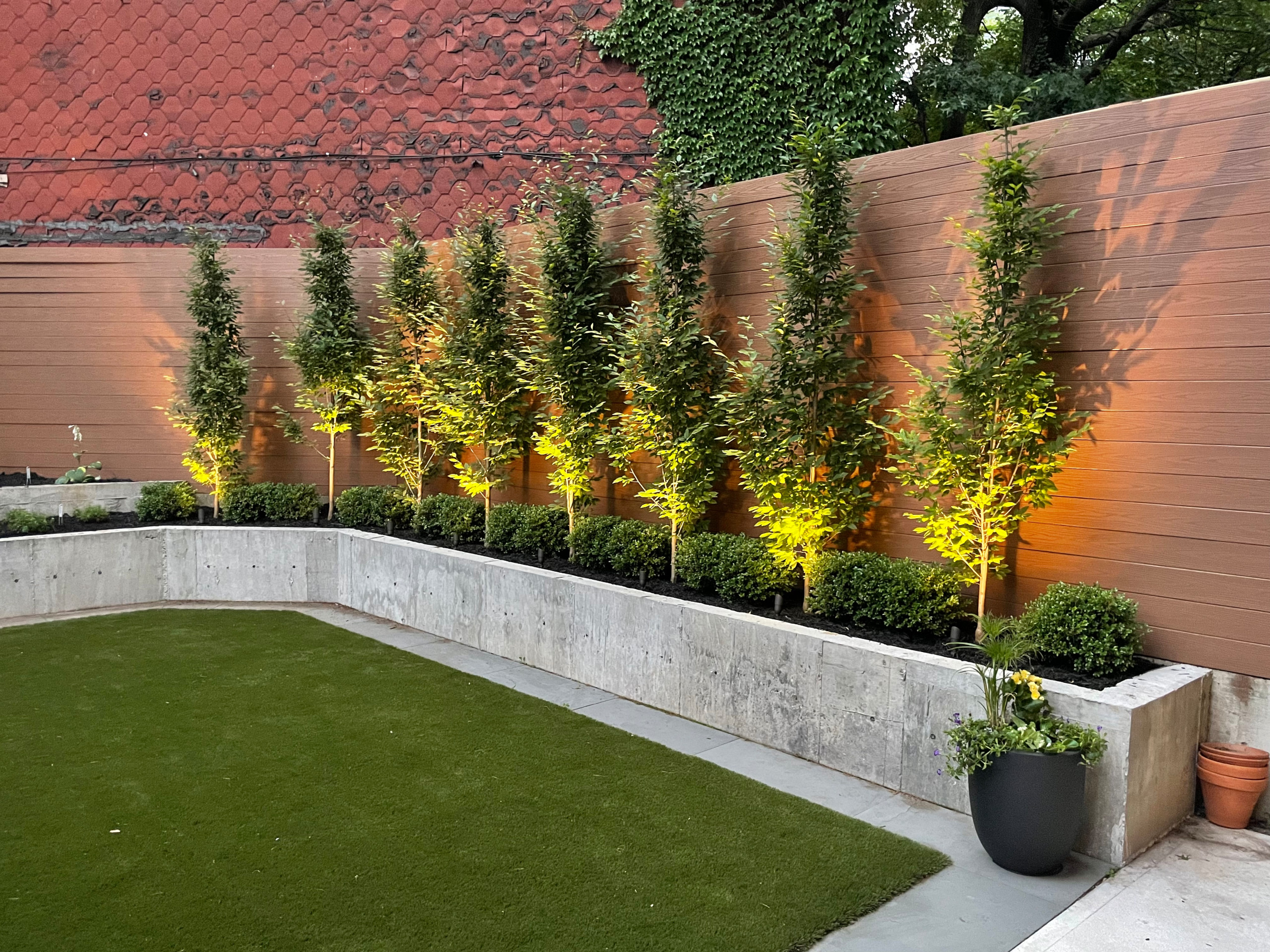 Garden low voltage lighting
