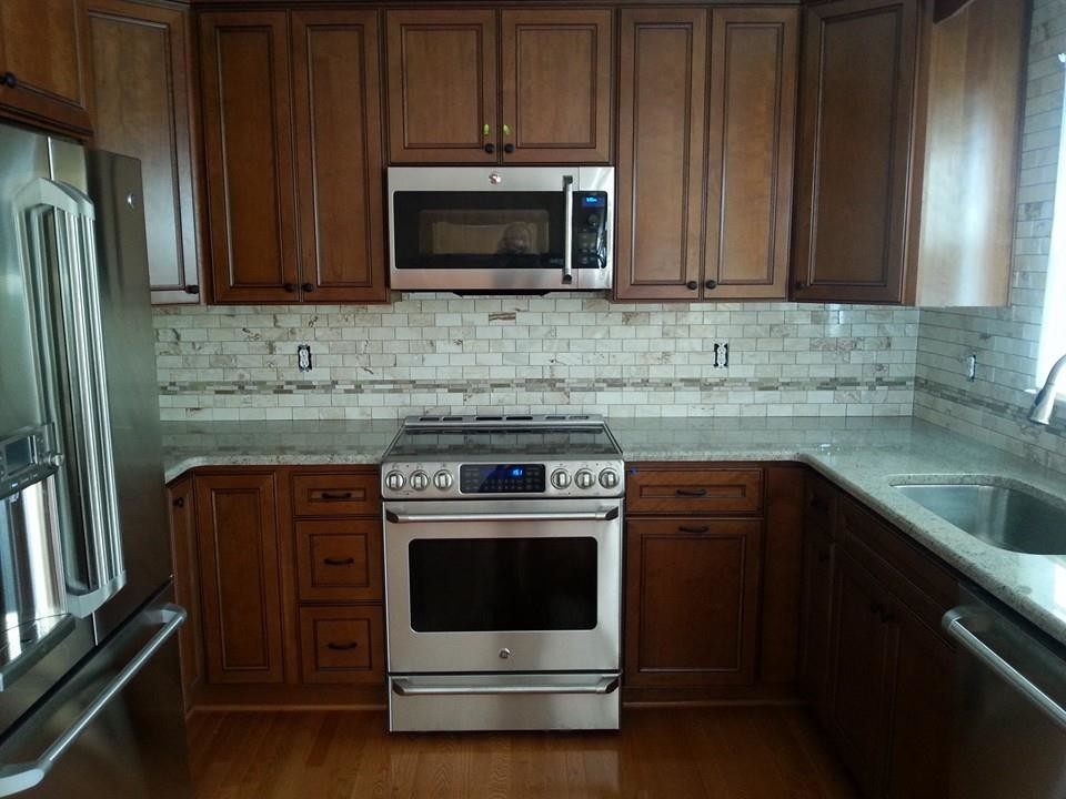 Example of a l-shaped eat-in kitchen design in Baltimore