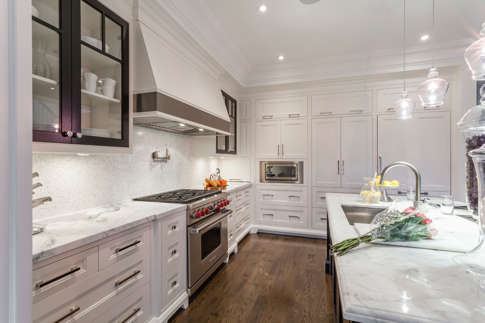 Inspiration for a transitional kitchen remodel in Toronto