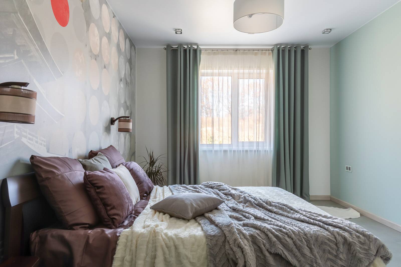 Дом с ирисом