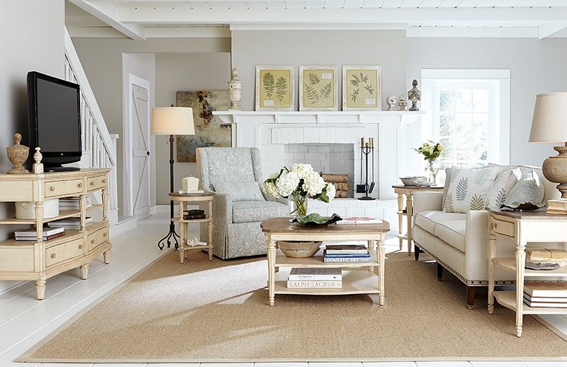 Inspiration for a transitional home design remodel in New York