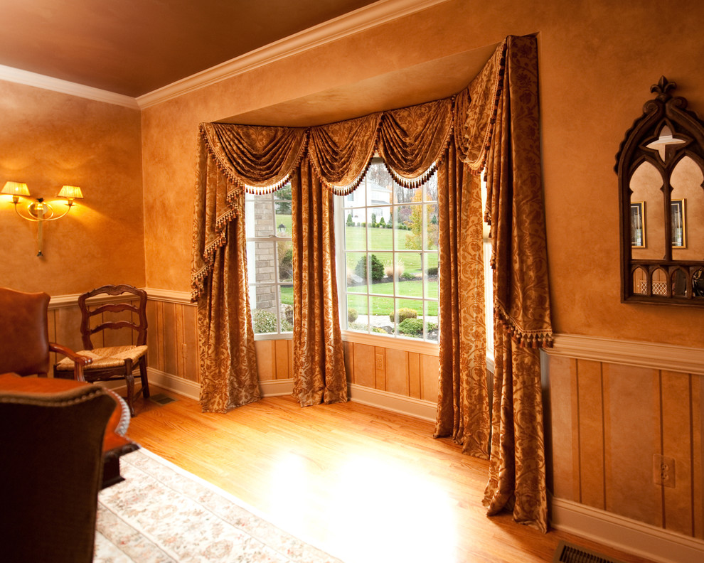 Traditional dining room in New York.