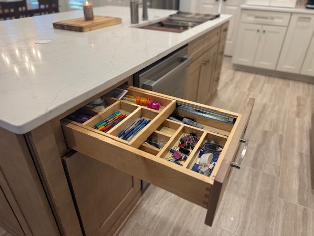 Inspiration for a mid-sized transitional l-shaped eat-in kitchen remodel with an undermount sink, recessed-panel cabinets, beige cabinets, quartz countertops, porcelain backsplash, stainless steel appliances, an island and white countertops